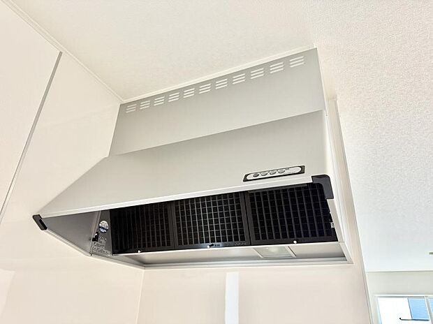 ■フードに覆われている為、匂いが換気扇に誘導され、効率的に排煙ができます