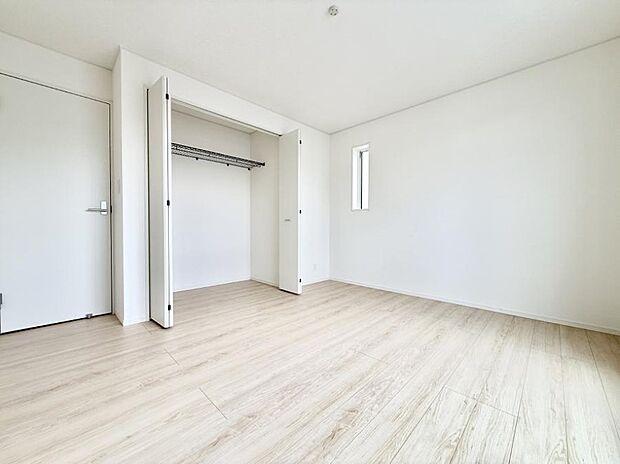 1号棟 ■落ち着いた色合いのお部屋で穏やかな時間を楽しめます