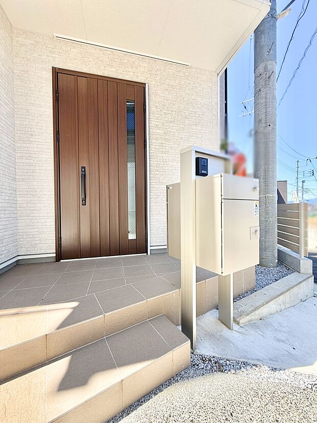 4号棟 ■ 心地よい暮らしへとつながる、温かい玄関