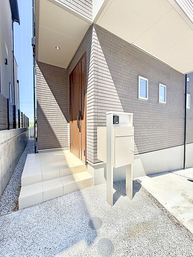 1号棟 ■ 心地よい暮らしへとつながる、温かい玄関