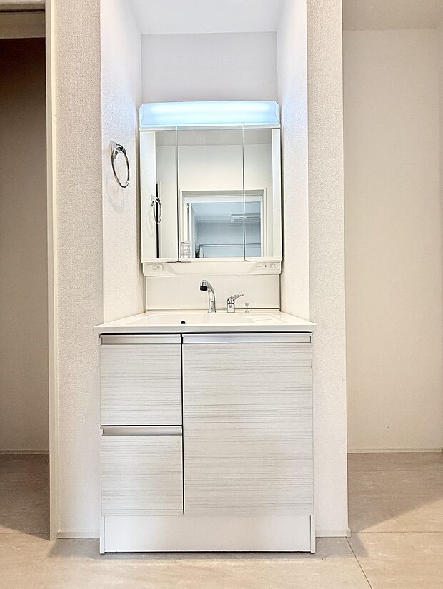 1号棟 ■朝の準備がスムーズにできる広さです