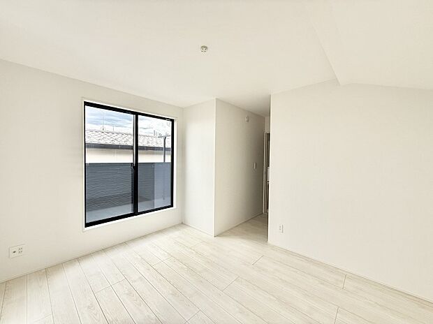 1号棟 ■落ち着いた色合いのお部屋で穏やかな時間を楽しめます
