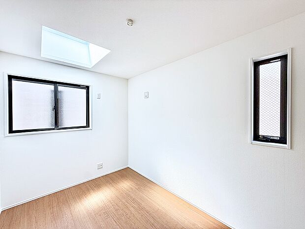 2号棟 ■落ち着いた色合いのお部屋で穏やかな時間を楽しめます