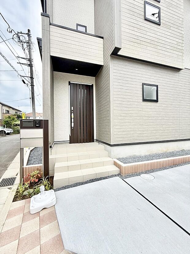 1号棟 ■ シンプルで美しく、住まいの第一印象を彩る玄関です