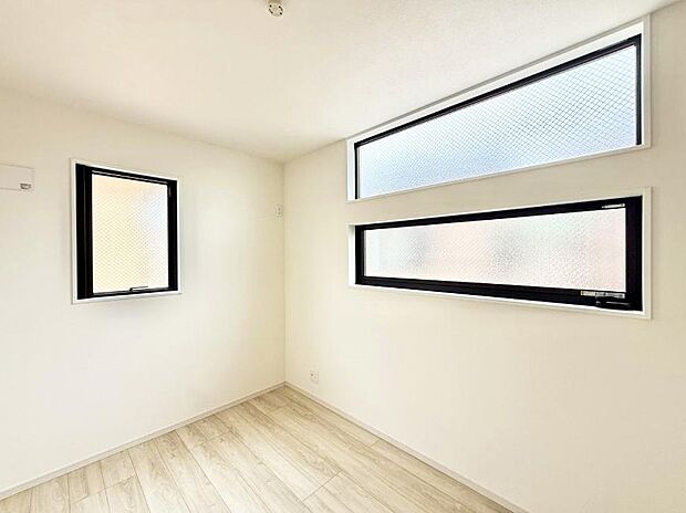 1号棟 ■落ち着いた色合いのお部屋で穏やかな時間を楽しめます