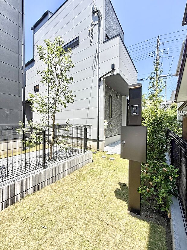 B号棟 ■暮らしに潤いを与える、緑が取り入れられた住まいです