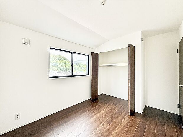 1号棟  ■落ち着いた色合いのお部屋で穏やかな時間を楽しめます