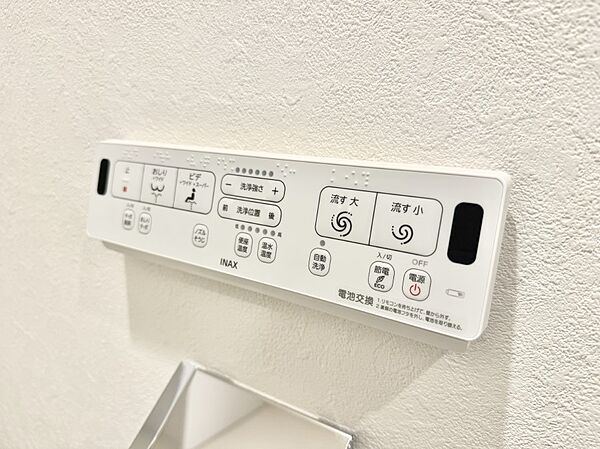 ■温水洗浄で快適、清潔感が保たれるシャワートイレ
