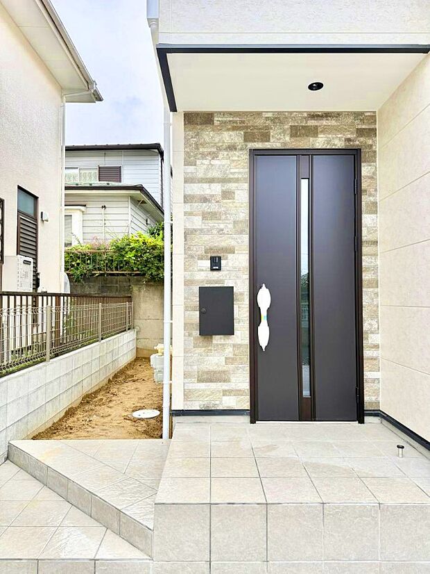 1号棟 ■ シンプルで美しく、住まいの第一印象を彩る玄関です