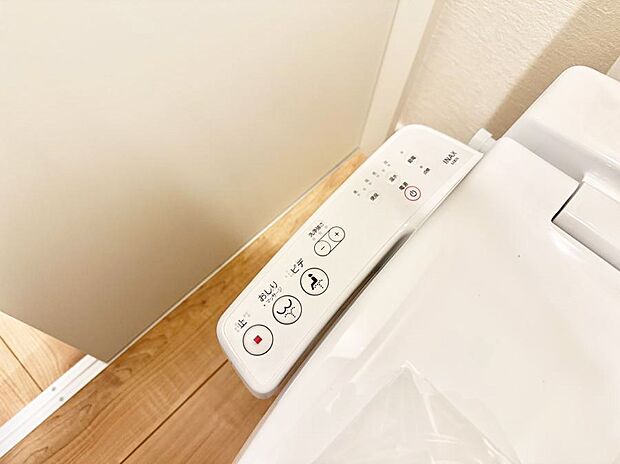 ■温水洗浄で快適、清潔感が保たれるシャワートイレ