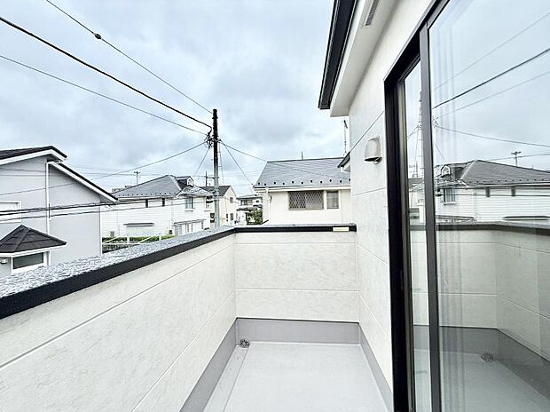 1号棟 ■ 季節の移ろいを感じられる開放的な空間です