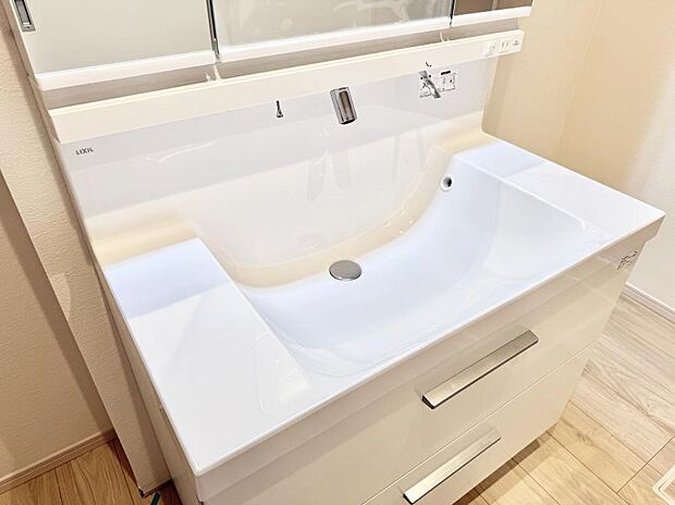 ■細かい部分まで洗いやすく便利なハンドシャワー付き