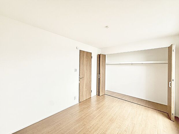 1号棟 ■落ち着いた色合いのお部屋で穏やかな時間を楽しめます