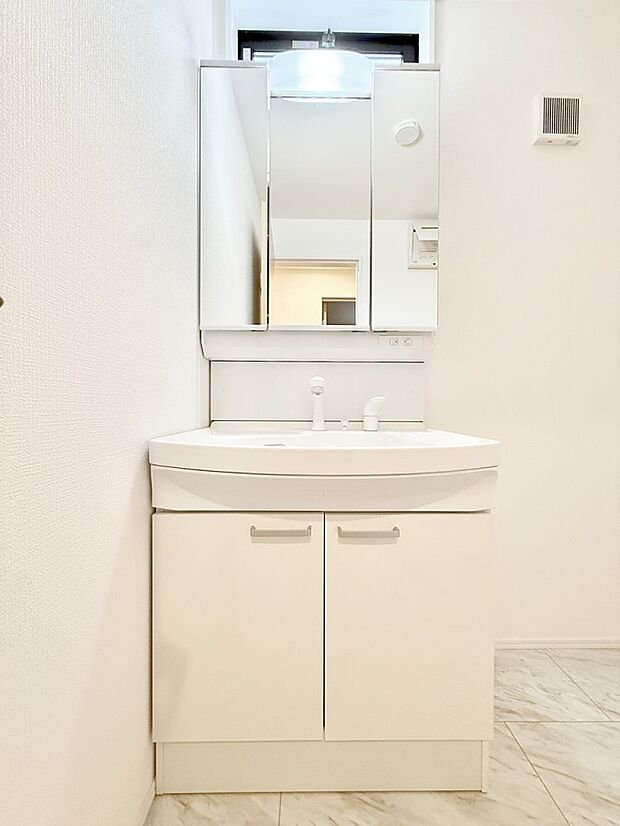 2号棟 ■朝の準備がスムーズにできる広さです