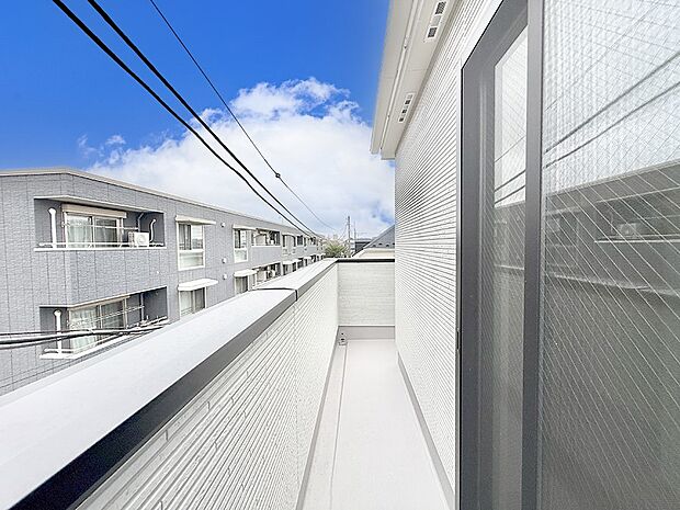 2号棟 ■ 季節の移ろいを感じられる開放的な空間です