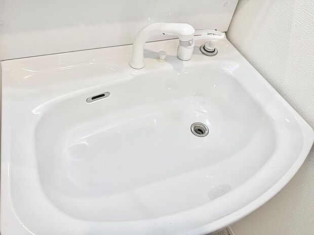 ■細かい部分まで洗いやすく便利なハンドシャワー付き