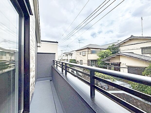 2号棟 ■ 季節の移ろいを感じられる開放的な空間です