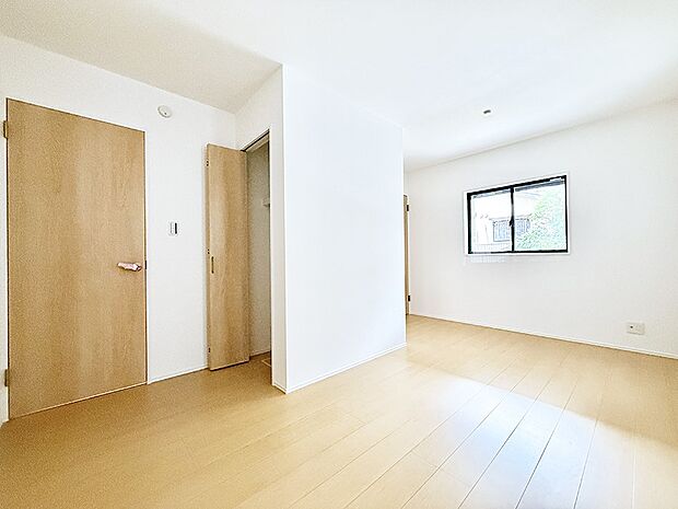 2号棟 ■落ち着いた色合いのお部屋で穏やかな時間を楽しめます