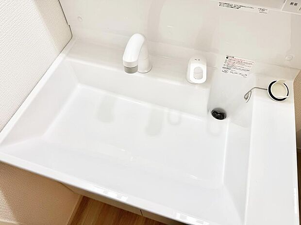 ■細かい部分まで洗いやすく便利なハンドシャワー付き