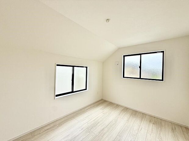 2号棟 ■落ち着いた色合いのお部屋で穏やかな時間を楽しめます