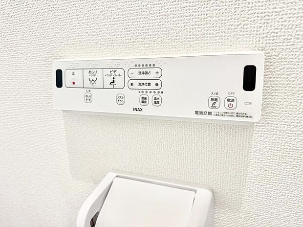 ■温水洗浄で快適、清潔感が保たれるシャワートイレ