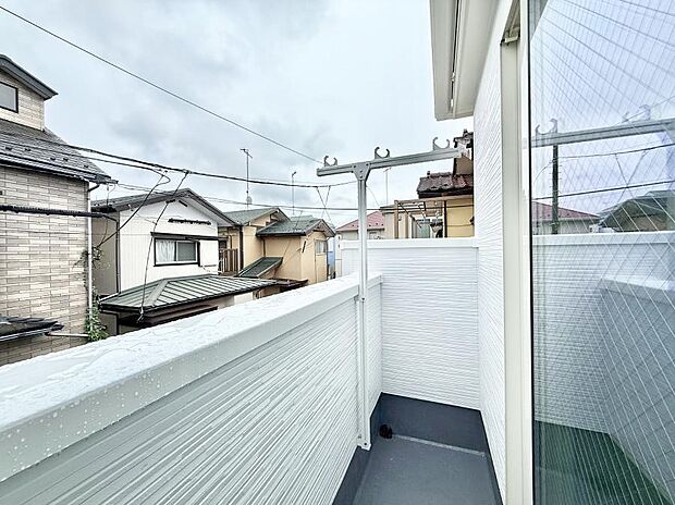 1号棟 ■ 心地よい風と光を感じる、くつろぎのバルコニー