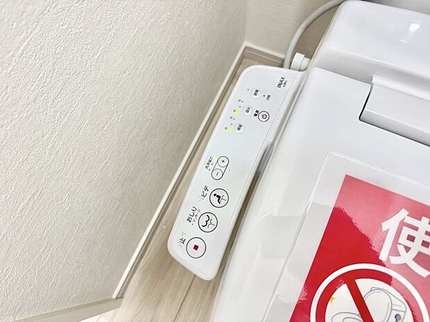 ■温水洗浄で快適、清潔感が保たれるシャワートイレ