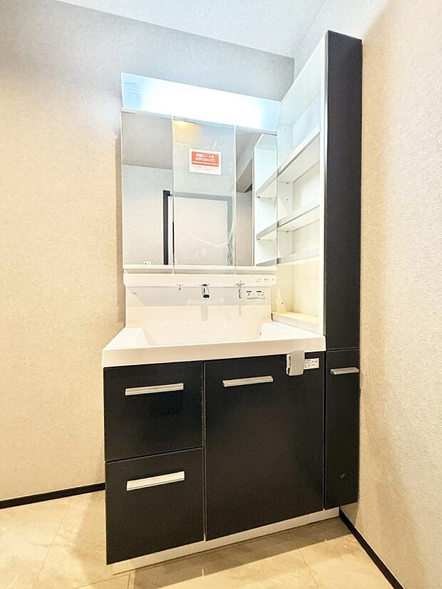 B号棟 ■朝の準備がスムーズにできる広さです