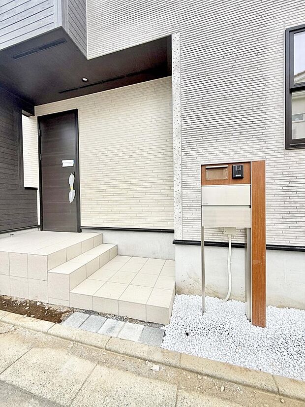 1号棟 ■ シンプルで美しく、住まいの第一印象を彩る玄関です
