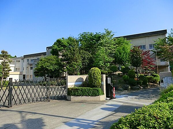 中学校 950m 八王子市立中山中学校