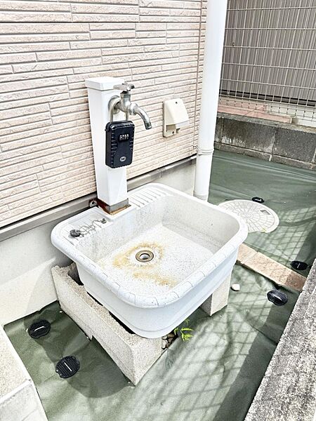 ■外水栓付きで庭作業や洗車に便利です