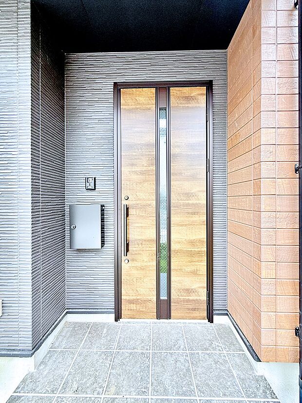 1号棟 ■ シンプルで美しく、住まいの第一印象を彩る玄関です