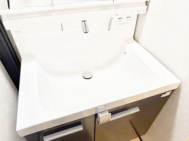 ■細かい部分まで洗いやすく便利なハンドシャワー付き