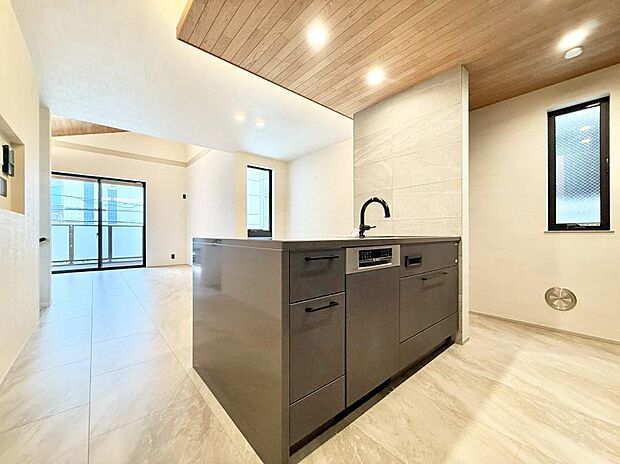 1号棟 ■家族の絆を深める、温もりのあるキッチン