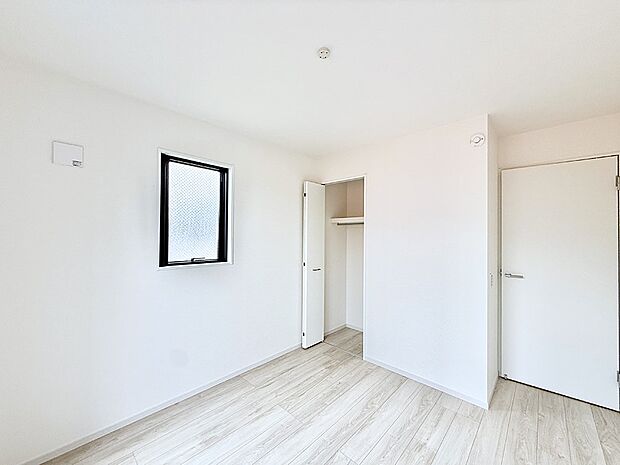 1号棟 ■落ち着いた色合いのお部屋で穏やかな時間を楽しめます