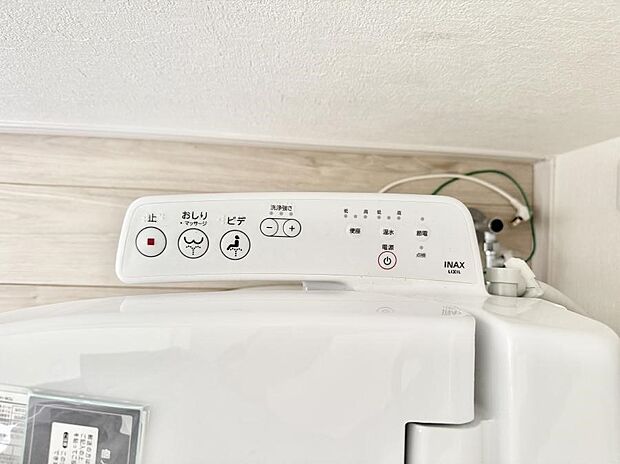 ■温水洗浄で快適、清潔感が保たれるシャワートイレ