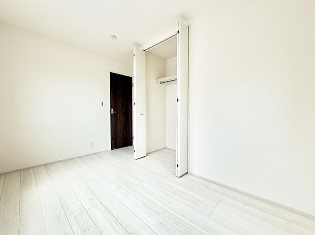 1号棟 ■落ち着いた色合いのお部屋で穏やかな時間を楽しめます