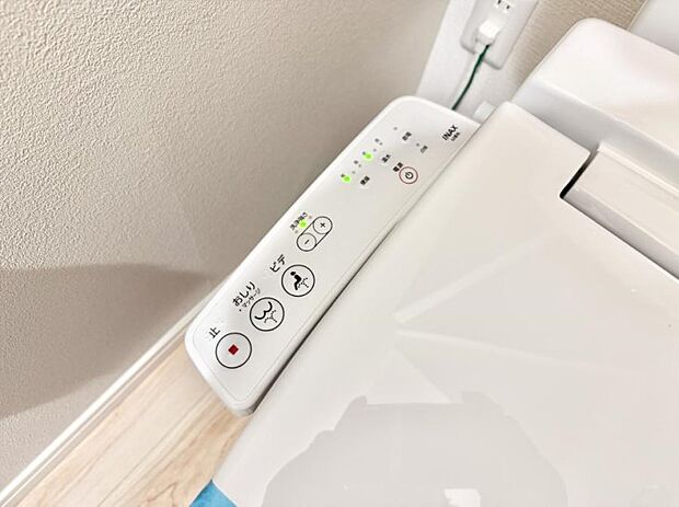 ■温水洗浄で快適、清潔感が保たれるシャワートイレ
