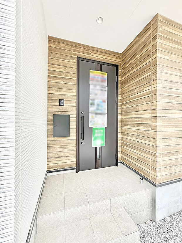 1号棟 ■ 心地よい暮らしへとつながる、温かい玄関