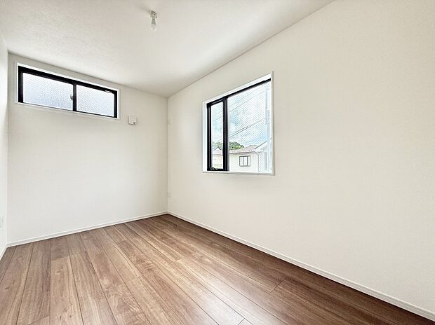 1号棟 ■落ち着いた色合いのお部屋で穏やかな時間を楽しめます