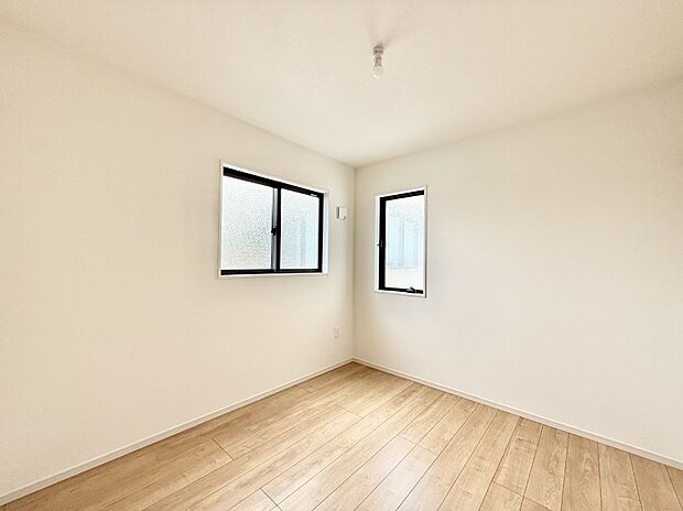 2号棟  ■落ち着いた色合いのお部屋で穏やかな時間を楽しめます
