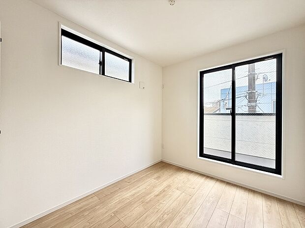 4号棟  ■落ち着いた色合いのお部屋で穏やかな時間を楽しめます