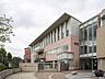 周辺：小学校 1400m 調布市立調和小学校