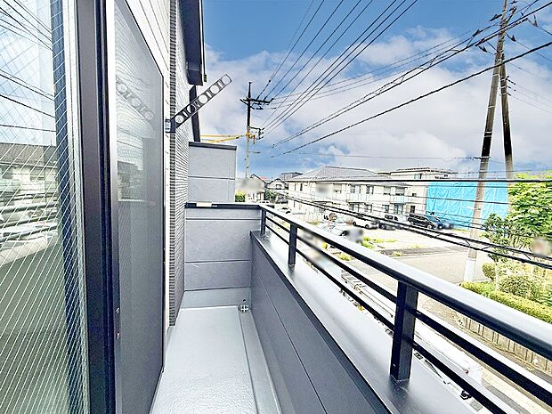 2号棟  ■ 季節の移ろいを感じられる開放的な空間です