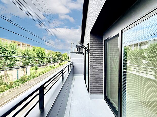 1号棟 ■ 季節の移ろいを感じられる開放的な空間です
