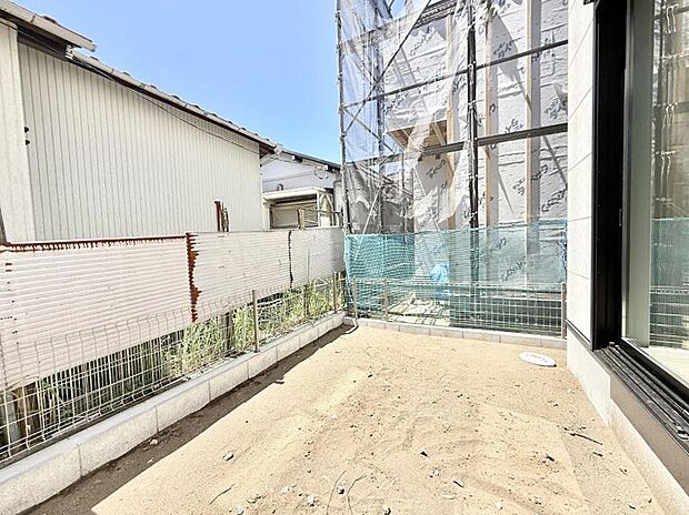 2号棟 ■ガーデニングも楽しめる庭付き邸宅