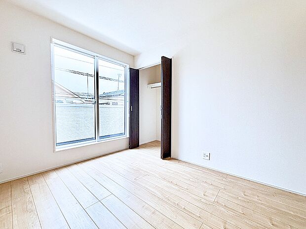 9号棟 ■落ち着いた色合いのお部屋で穏やかな時間を楽しめます