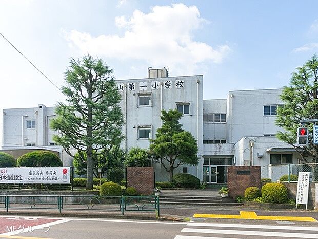 小学校 1300m 八王子市立横山第一小学校