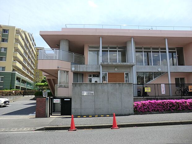 幼稚園・保育園 2300m みなみ野さゆり保育園