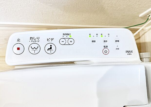 ■温水洗浄で快適、清潔感が保たれるシャワートイレ